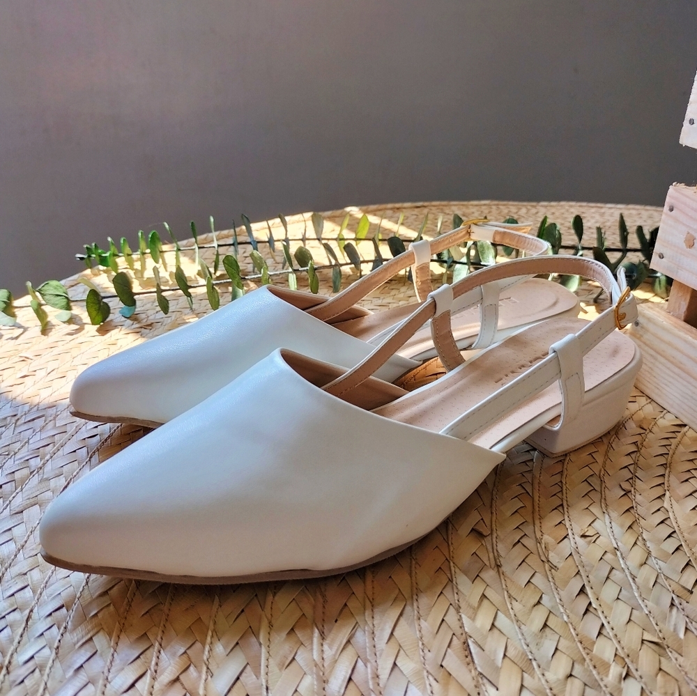 Sling back low heels